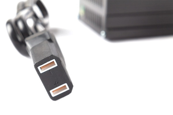 Зарядное устройство интеллектуальное для LiFePo4 аккумуляторов 72V50AH (12А)